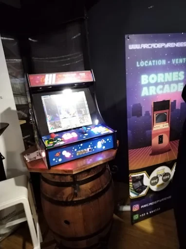 Bartop Arcade Pyrénées installé sur un tonneau lors d’un événement
