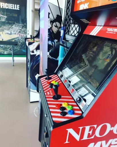 Borne Neo Geo rouge Arcade Pyrénées en gros plan